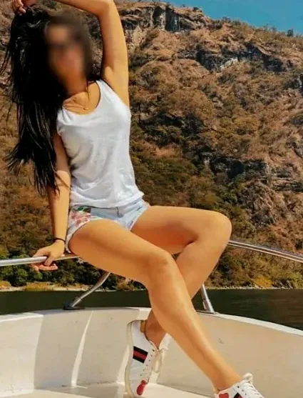 Astrid, 27