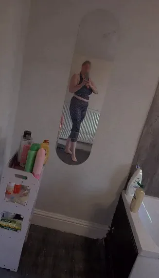 Clara, 40