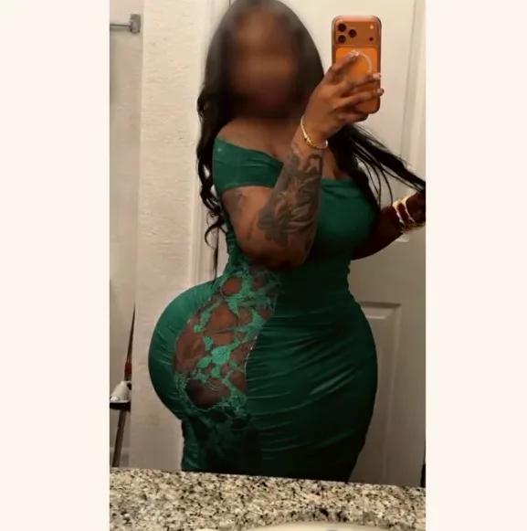 Ella, 26