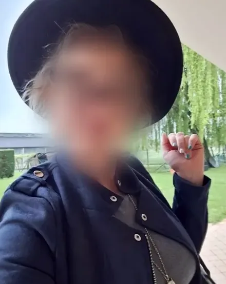 Ella, 33
