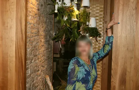Helena, 28