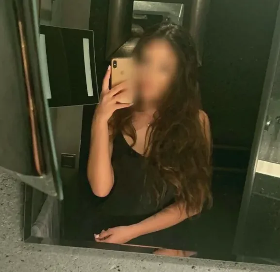 Julie, 24