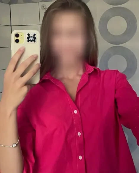 Karoline, 27