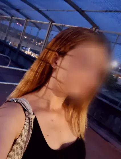 Signe, 23