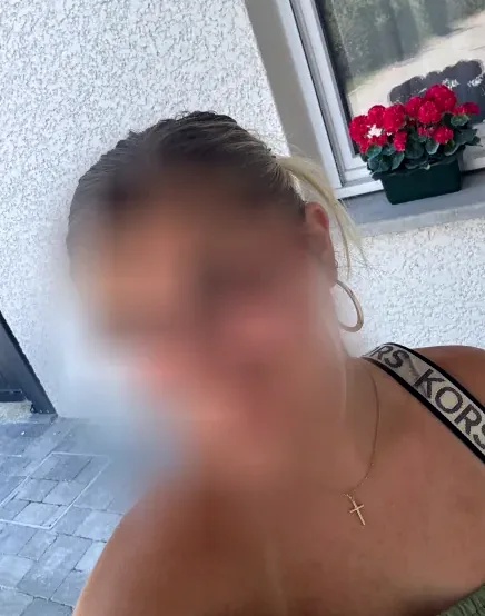 Simone, 22