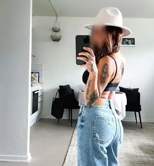 Simone, 27